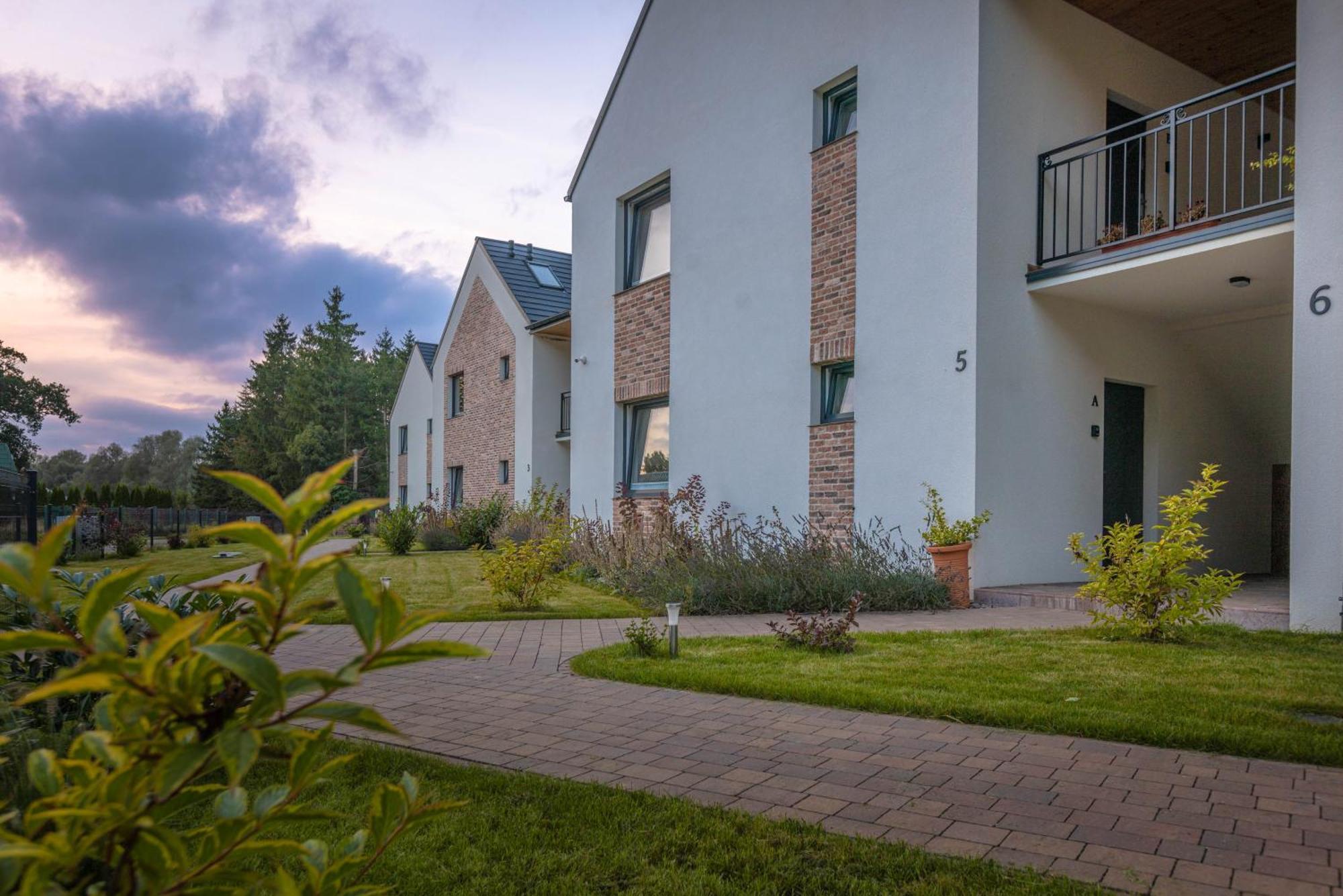 Apartamenty 7 Debow Pleśna Exteriör bild